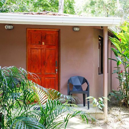 Bambutel Cocles Hotell Puerto Viejo de Talamanca Exteriör bild
