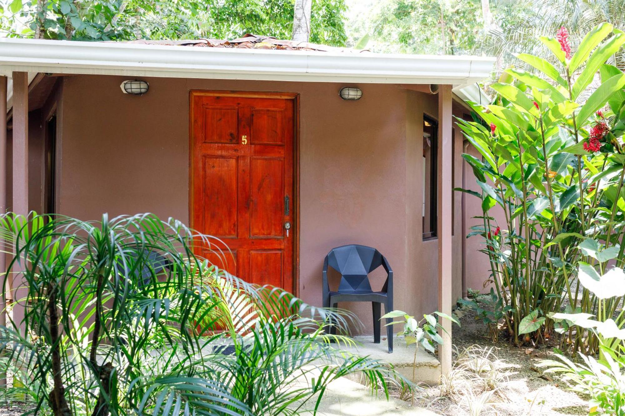 Bambutel Cocles Hotell Puerto Viejo de Talamanca Exteriör bild