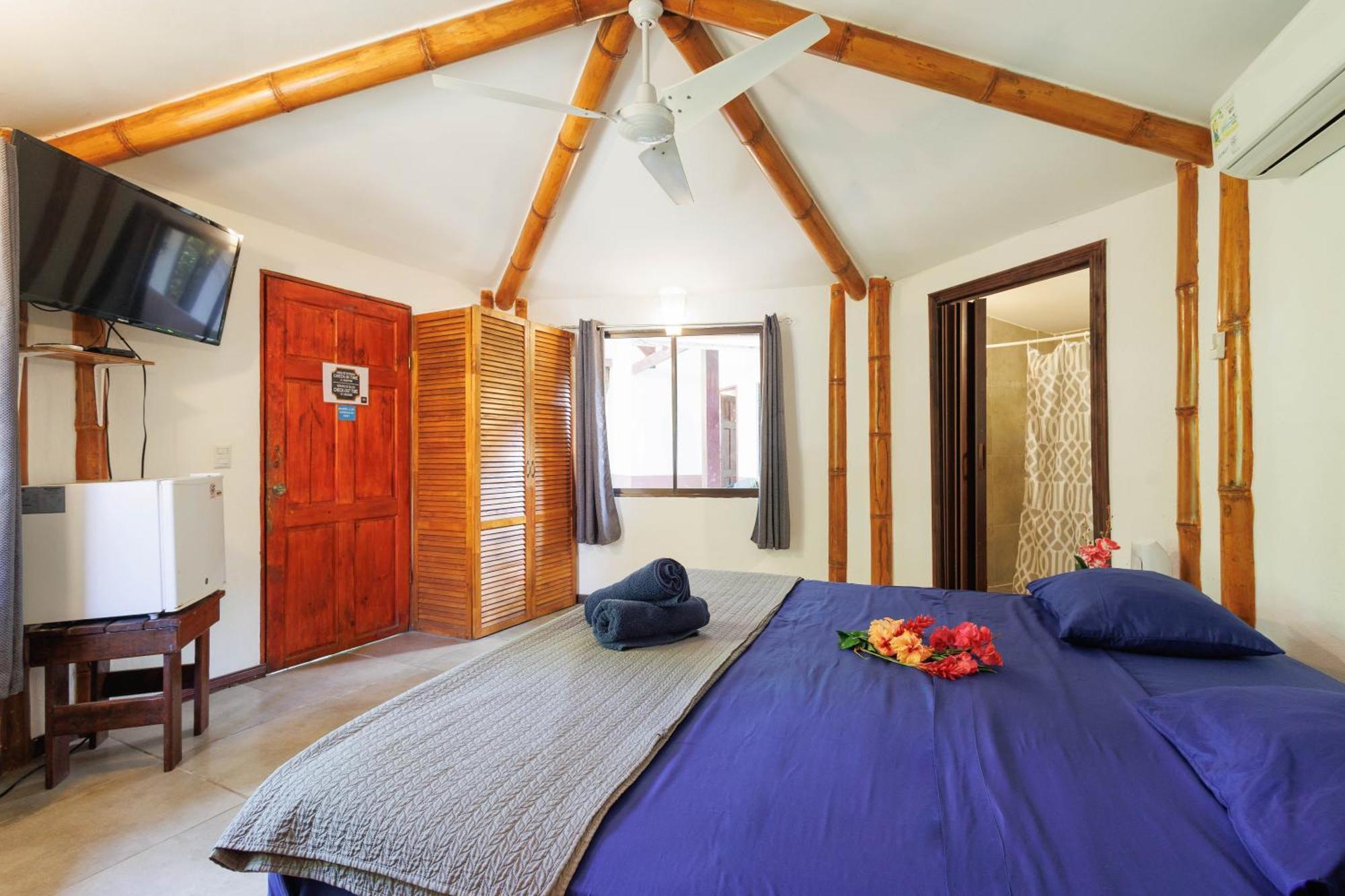 Bambutel Cocles Hotell Puerto Viejo de Talamanca Exteriör bild