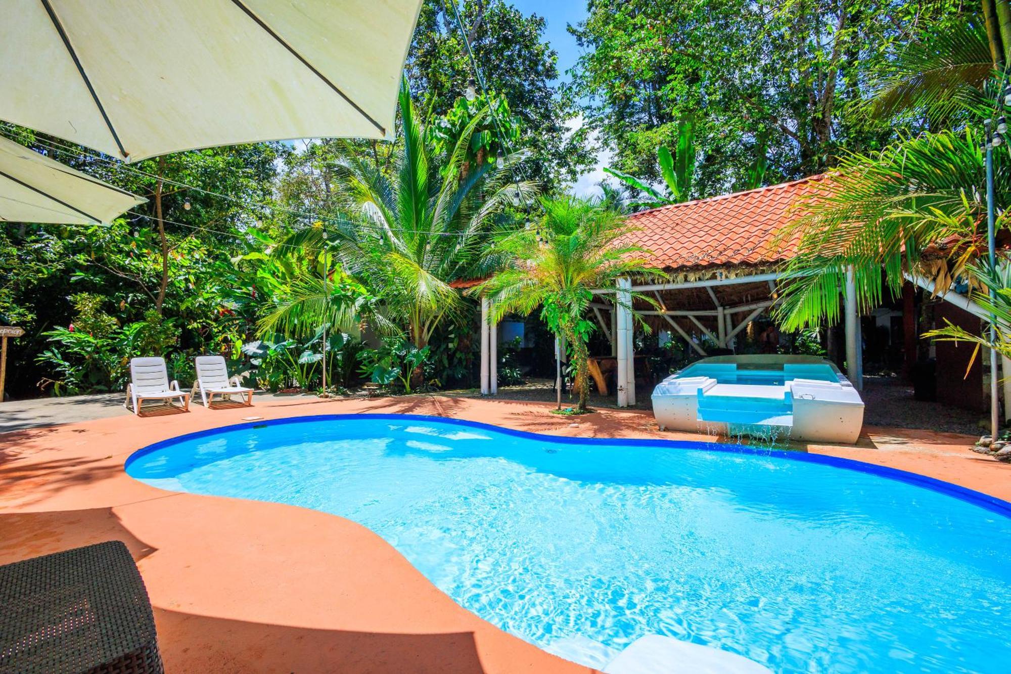 Bambutel Cocles Hotell Puerto Viejo de Talamanca Exteriör bild