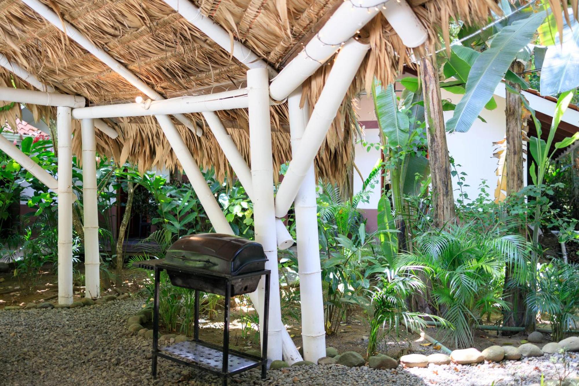 Bambutel Cocles Hotell Puerto Viejo de Talamanca Exteriör bild