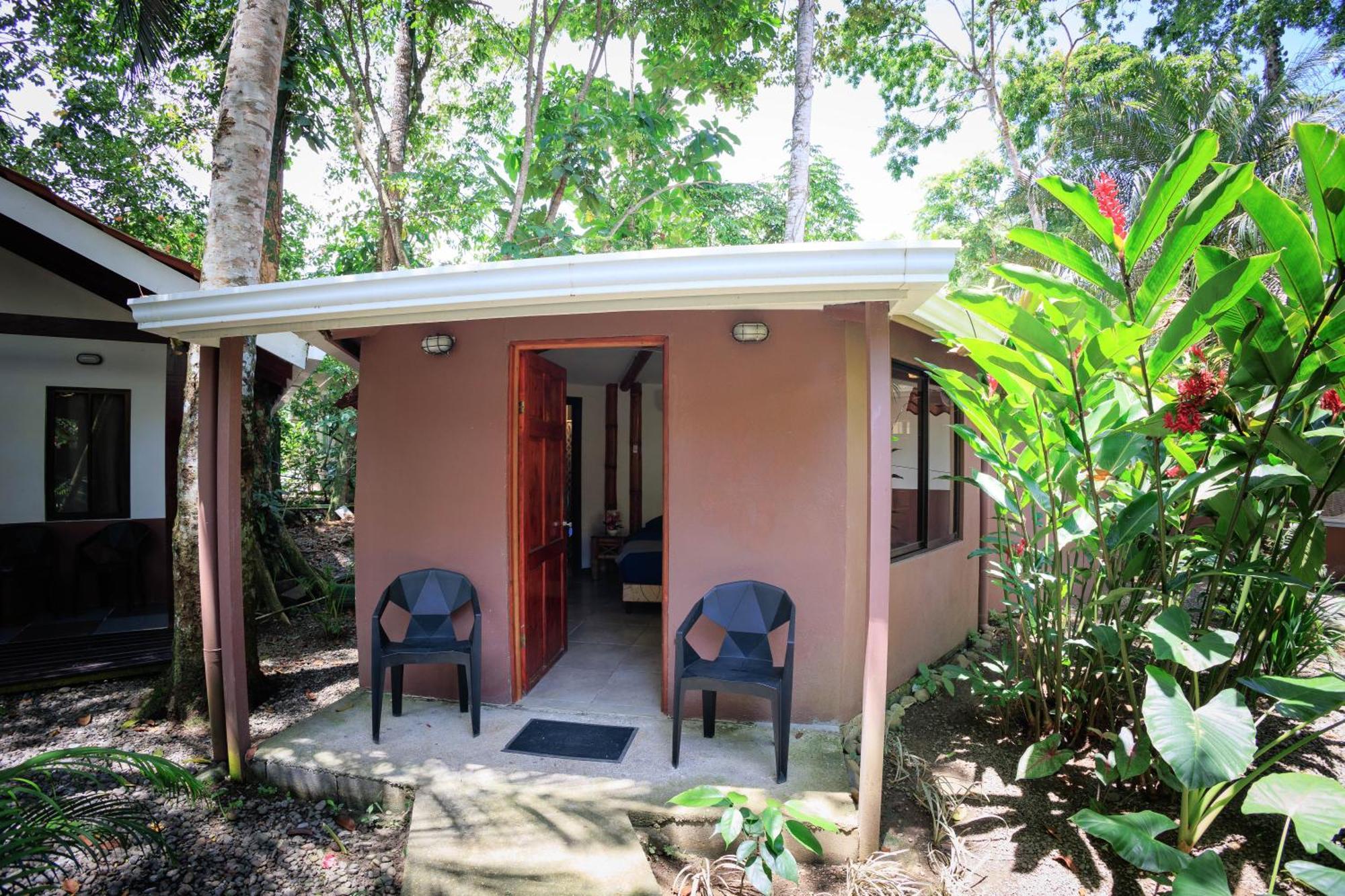 Bambutel Cocles Hotell Puerto Viejo de Talamanca Exteriör bild