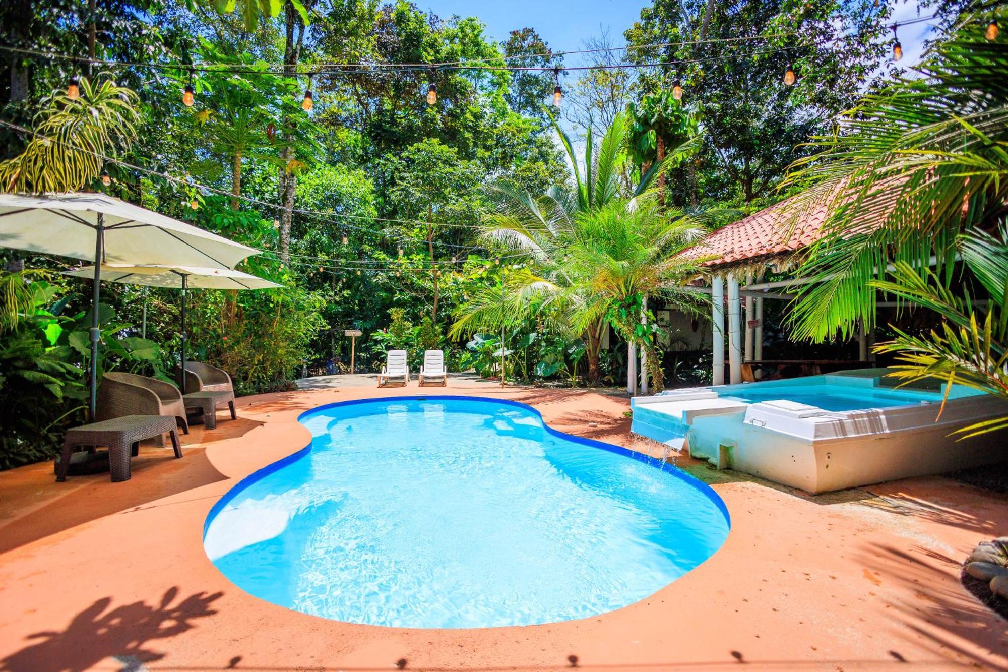 Bambutel Cocles Hotell Puerto Viejo de Talamanca Exteriör bild