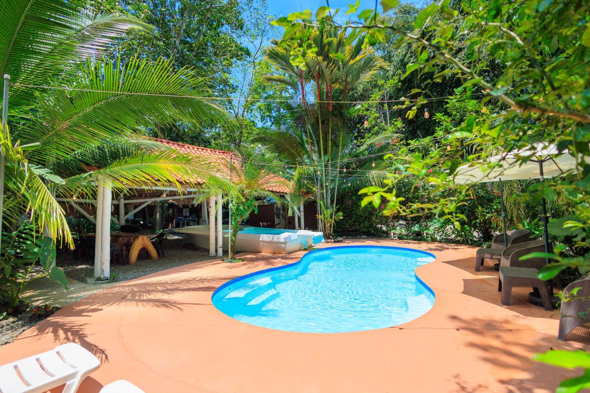 Bambutel Cocles Hotell Puerto Viejo de Talamanca Exteriör bild