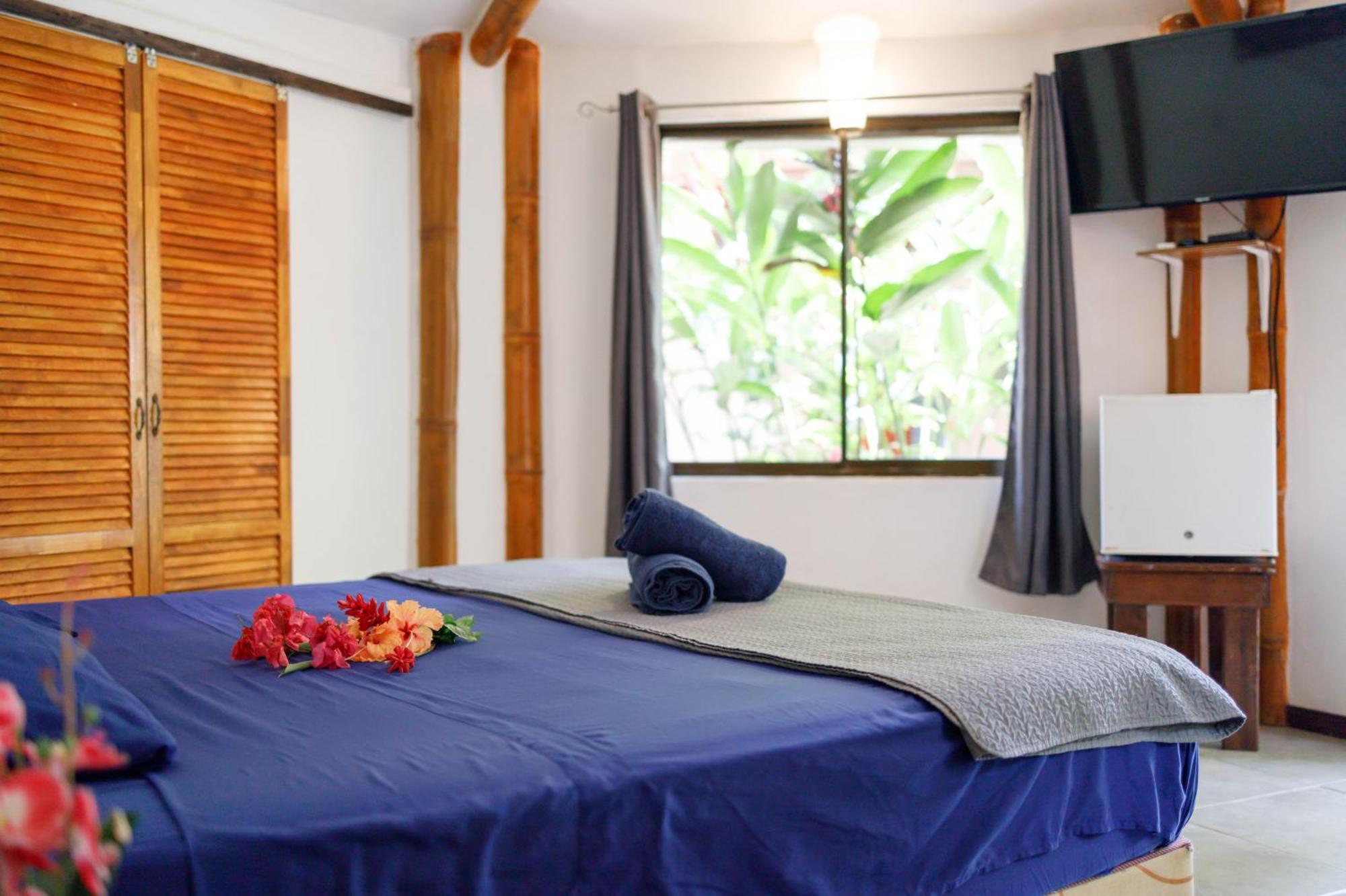 Bambutel Cocles Hotell Puerto Viejo de Talamanca Exteriör bild