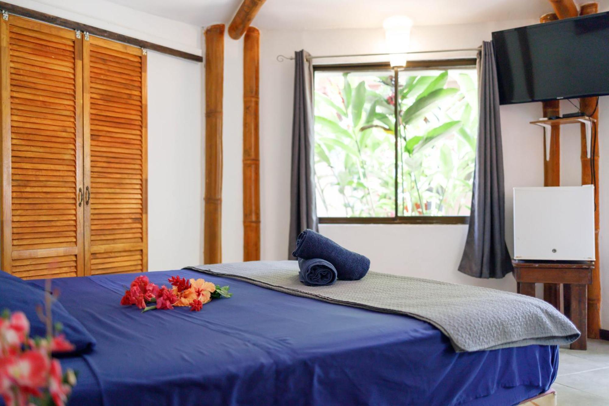 Bambutel Cocles Hotell Puerto Viejo de Talamanca Exteriör bild